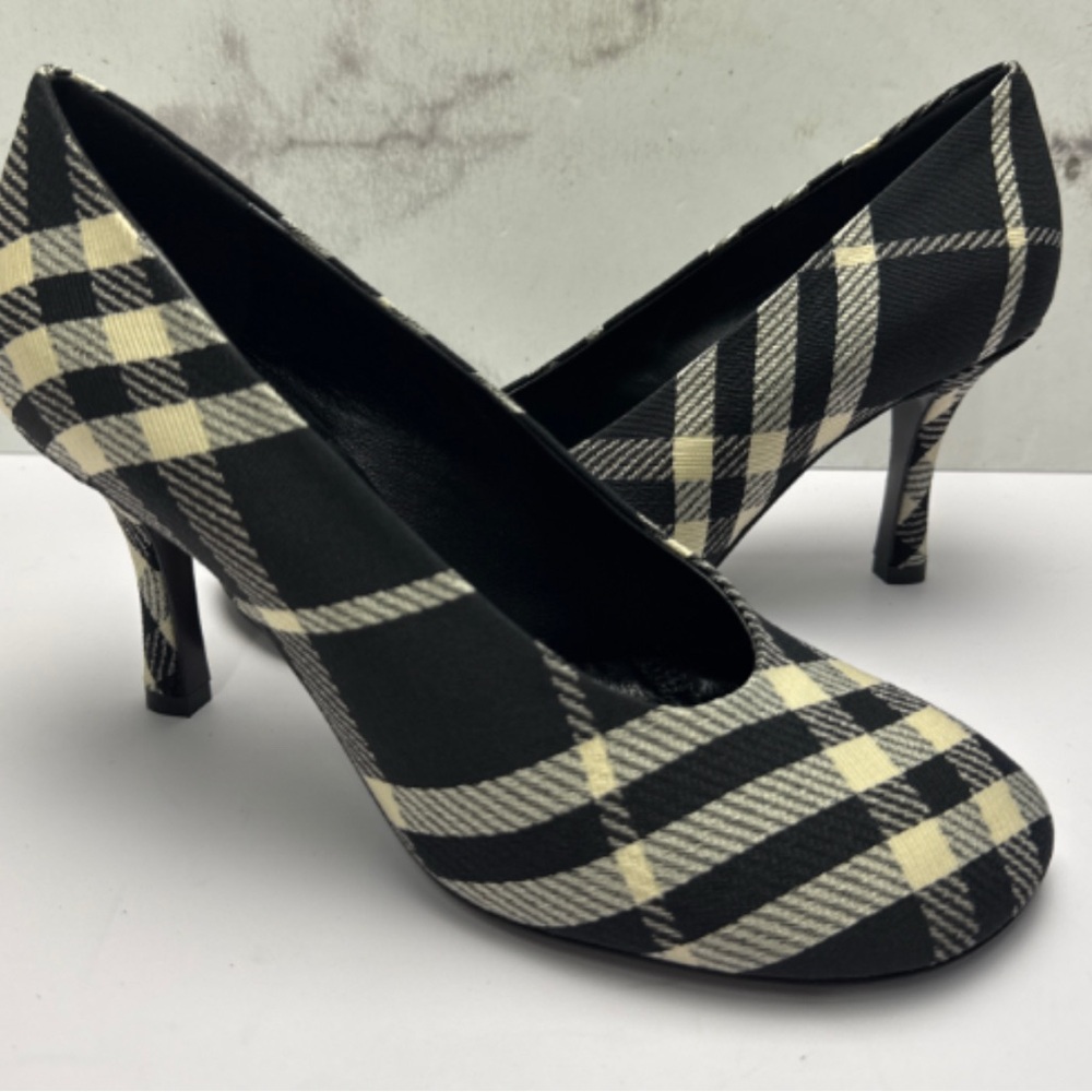 Burberry 85mm Equestrian-Print
Pumps | Black | 36.5EU (6.5W) |
$890 | (809866)